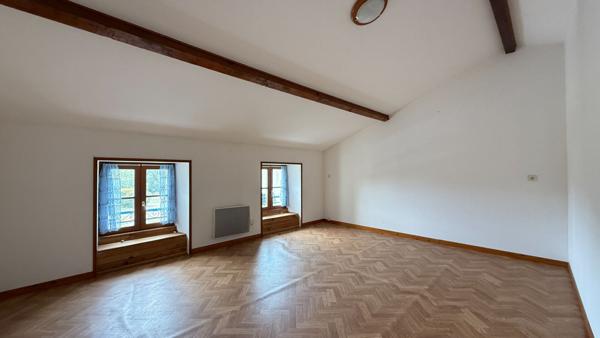 BOURNEZEAU MAISON A VENDRE 8 pièce(s) 174.76 m²