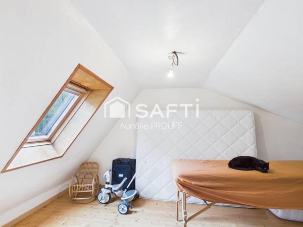 MORLAIX, CAMPAGNE, LONGERE HABITABLE DE PLAIN-PIED