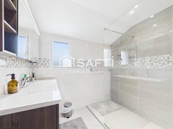 MORLAIX, CAMPAGNE, LONGERE HABITABLE DE PLAIN-PIED