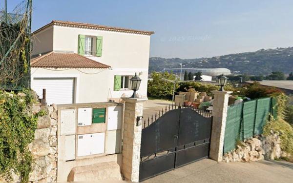 Maison à vendre    4 pièces • 100 m2 Saint-Laurent-du-Var