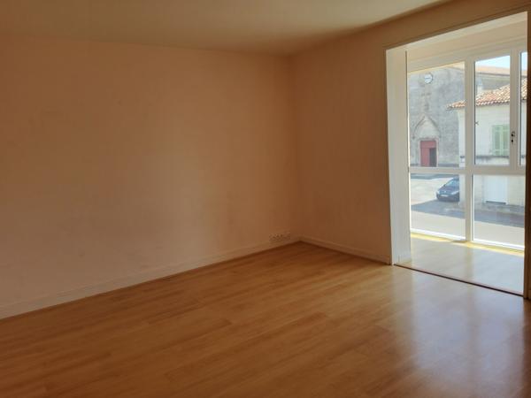 MONTLIEU LA GARDE - APPARTEMENT T4 AU 2EME ET DERNIER ETAGE