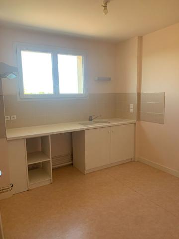 MONTLIEU LA GARDE - APPARTEMENT T4 AU 2EME ET DERNIER ETAGE