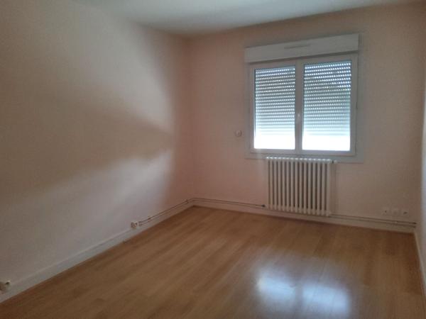 MONTLIEU LA GARDE - APPARTEMENT T4 AU 2EME ET DERNIER ETAGE