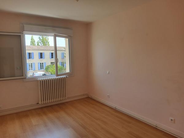 MONTLIEU LA GARDE - APPARTEMENT T4 AU 2EME ET DERNIER ETAGE
