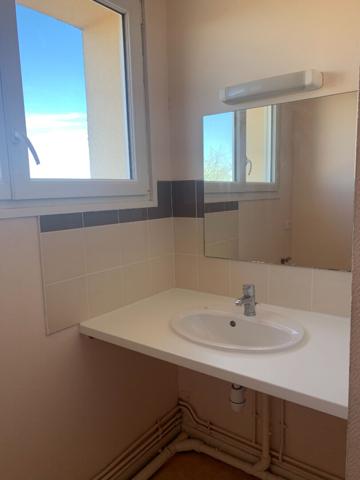 MONTLIEU LA GARDE - APPARTEMENT T4 AU 2EME ET DERNIER ETAGE