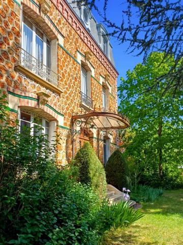 PROPRIETE -  MAISON BOURGEOISE D'EXCEPTION 10 PIECES - 785 000 EUROS - TERRAIN 2000 m2