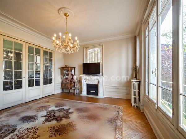 PROPRIETE -  MAISON BOURGEOISE D'EXCEPTION 10 PIECES - 785 000 EUROS - TERRAIN 2000 m2