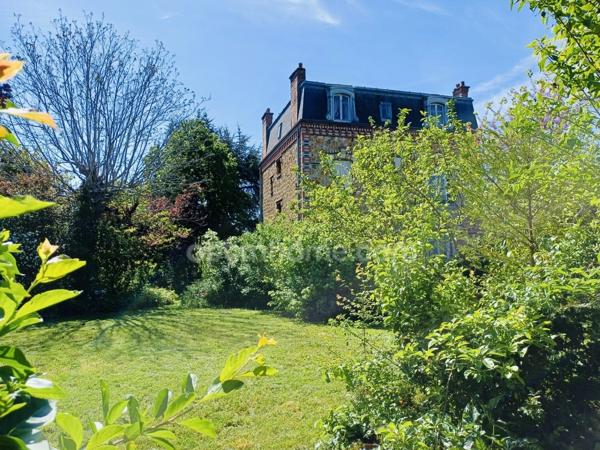 PROPRIETE -  MAISON BOURGEOISE D'EXCEPTION 10 PIECES - 785 000 EUROS - TERRAIN 2000 m2