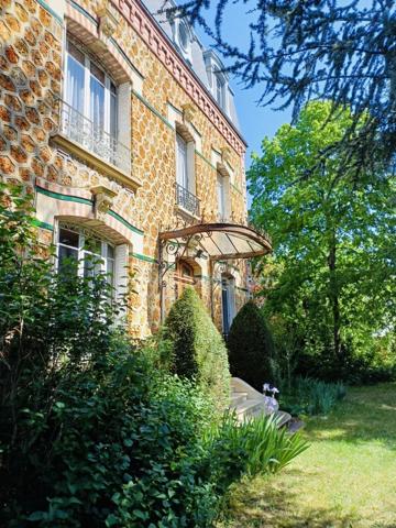 PROPRIETE -  MAISON BOURGEOISE D'EXCEPTION 10 PIECES - 785 000 EUROS - TERRAIN 2000 m2