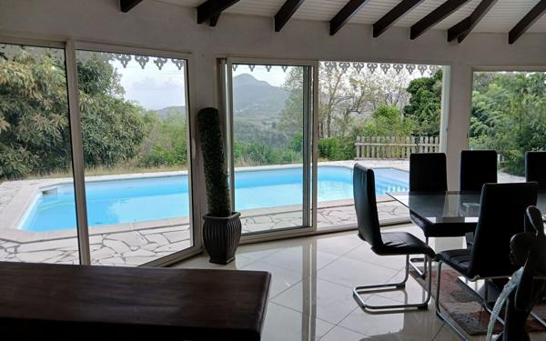 Maison à vendre    4 pièces •  Le Diamant