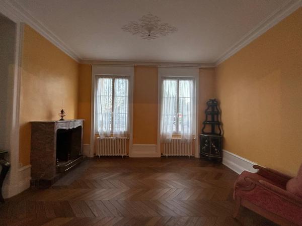 Maison de maître de caractère au cœur du Mêle-sur-Sarthe