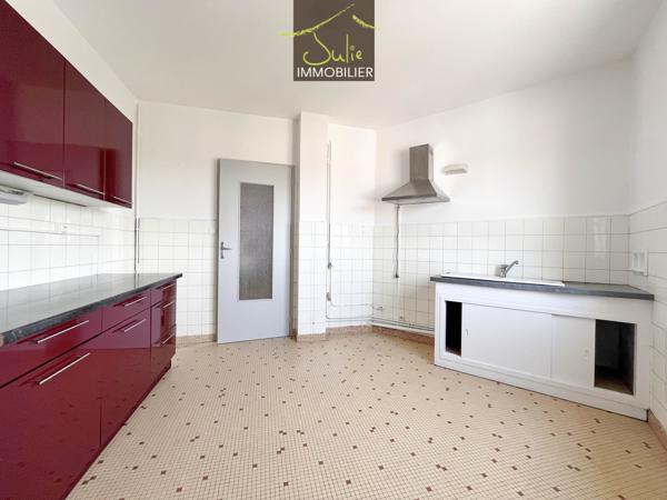 BRESSUIRE Centre - IDEAL placement locatif ! Appartement T2 avec cave.