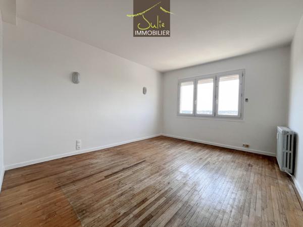 BRESSUIRE Centre - IDEAL placement locatif ! Appartement T2 avec cave.