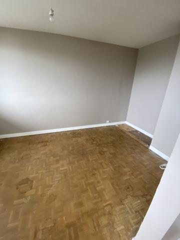 T3 Drancy 69.58 m2 4e étage sans ascenseur, parking, cave