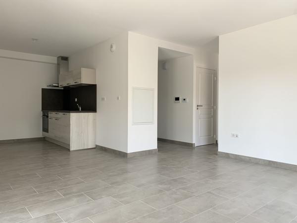 CENTRE-VILLE, APPARTEMENT T3 AVEC PARKING ET BALCON