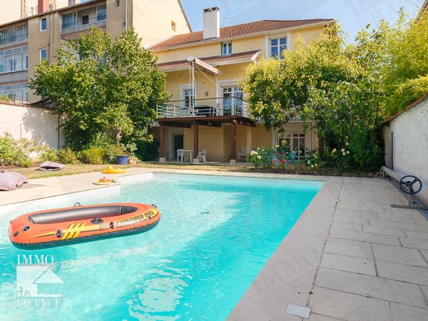 Maison Bourg En Bresse 373.47 m2