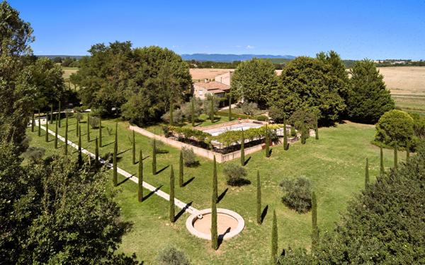 Maison à vendre    8 pièces • 492,72 m2 Forcalquier