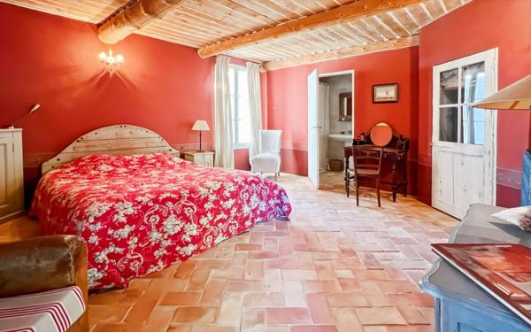 Maison à vendre    8 pièces • 492,72 m2 Forcalquier