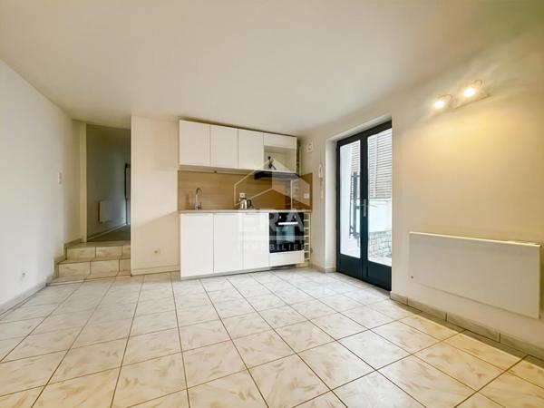 Appartement F2 en centre-ville d Étampes avec cour privative et faibles charges à vendre