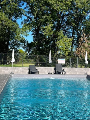 Dpt Gers (32), à vendre MARCIAC proche , Beau CHATEAU dominant sur 8ha ideal acueil public, EVENEMENTIEL, résidence séniors, communauté, habitat partagé