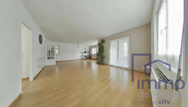 MAISON DE 221 m² AVEC JARDIN EN HYPER CENTRE