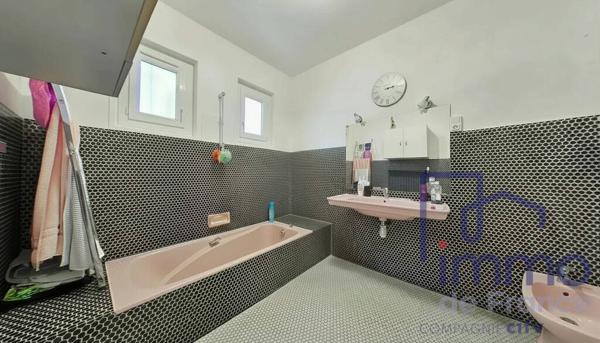 MAISON DE 221 m² AVEC JARDIN EN HYPER CENTRE