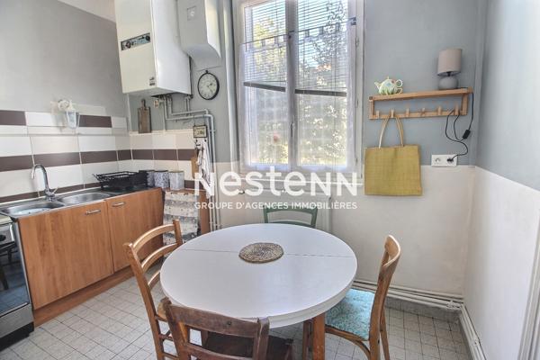 VENISSIEUX - Limite LYON8 - PROCHE AXES ROUTIERS - TRAMWAY - BUS - COMMERCES - ECOLES - COLLEGE- PARCS- CLIMATISATION - GARAGE - CAVES