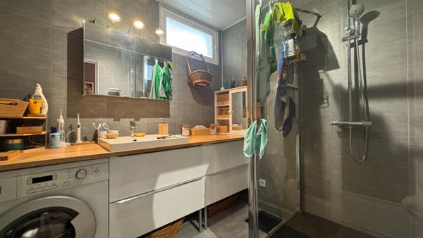 Quartier du Village, un Garage fermé 