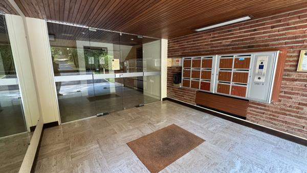 Quartier du Village, un Garage fermé 