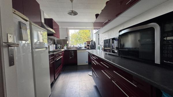 Quartier du Village, un Garage fermé 