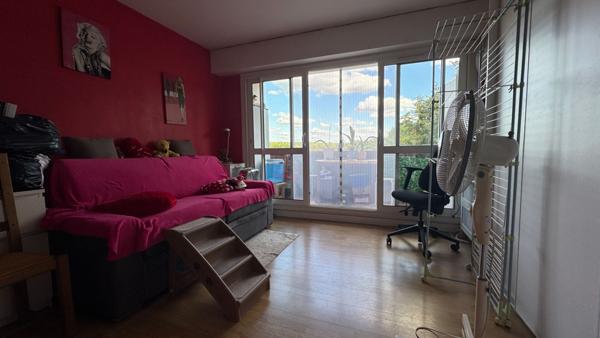 Quartier du Village, un Garage fermé 