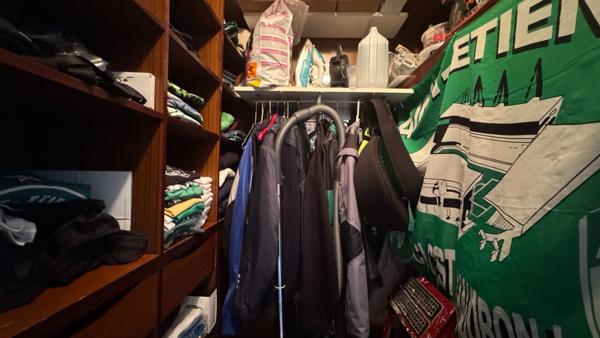 Quartier du Village, un Garage fermé 