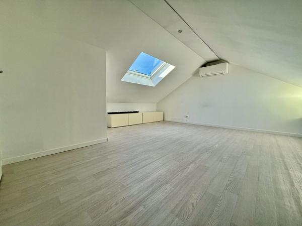 MAISON T5 TRAVERSANTE – 120 m² HABITABLES – PARCELLE 1650 m² AVEC PISCINE  et dépendance