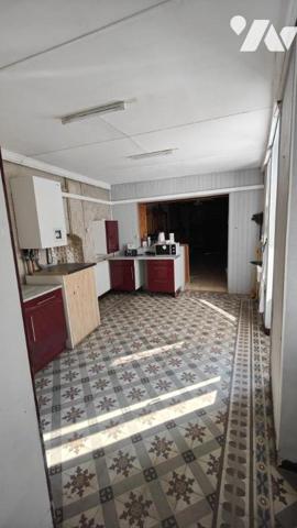 MAISON D'HABITATION EN CENTRE BOURG AVEC DEPENDANCE ET JARDIN 