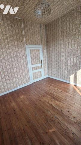 MAISON D'HABITATION EN CENTRE BOURG AVEC DEPENDANCE ET JARDIN 