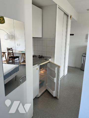NANTES, Michelet Université. Dans immeuble de 1998 ravalé. Studio en bon état de 21,50 m². Libre 