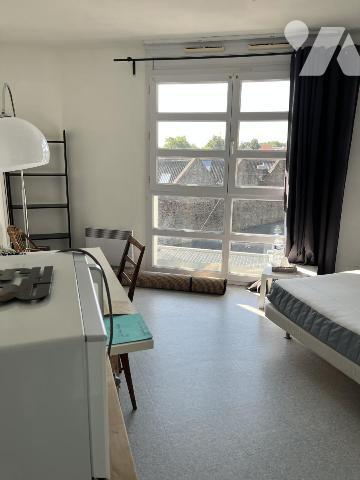 NANTES, Michelet Université. Dans immeuble de 1998 ravalé. Studio en bon état de 21,50 m². Libre 
