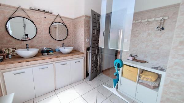 Maison de caractère-4 chambres-patio- terrasse-surface habitable 142M² - (Secteur Arago- 66 000 PERPIGNAN )
