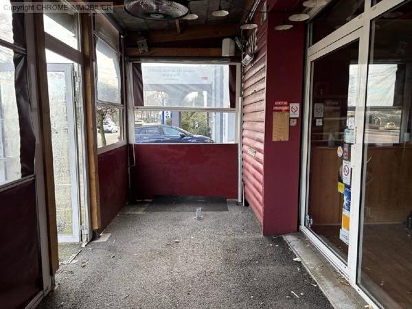 Vente                                                      Local commercial
                        
                                         118 m2                     à Marmande