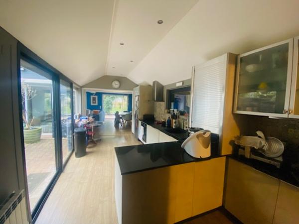 GUERANDE - DANS UN VILLAGE DE PALUDIER : BELLE NEO-BRETONNE ATYPIQUE AVEC  BEAUCOUP DE CARACTERE - JARDIN - GARAGE