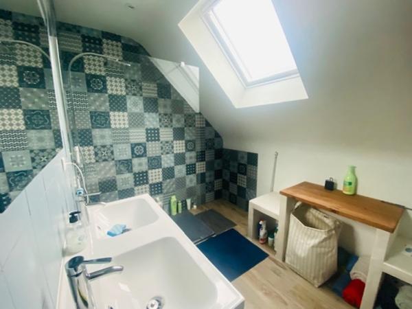 GUERANDE - DANS UN VILLAGE DE PALUDIER : BELLE NEO-BRETONNE ATYPIQUE AVEC  BEAUCOUP DE CARACTERE - JARDIN - GARAGE