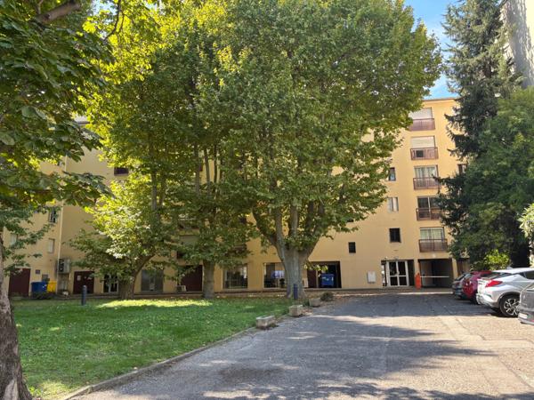 Avignon (84000) AVIGNON, PL ST LAZARE, APPARTEMENT TYPE 3, TERRASSE 20 m², ASCENSEUR, CAVE