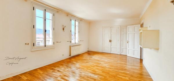 Appartement 4 pièces 112m² avec vue lac et GARAGE à Menton-Saint-Bernard
