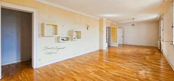 Appartement 4 pièces 112m² avec vue lac et GARAGE à Menton-Saint-Bernard