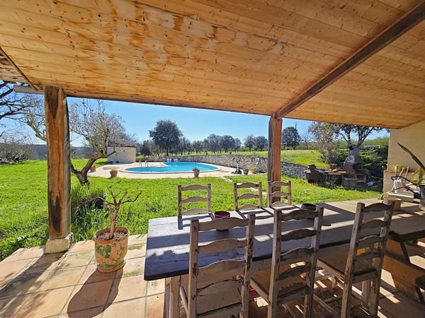 Lacaussade (47150) Bel ensemble en pierre - maison plain pied, studio indépendant, grange et Piscine sur 5000m² possibilité plus