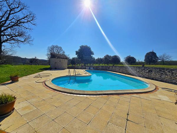 Lacaussade (47150) Bel ensemble en pierre - maison plain pied, studio indépendant, grange et Piscine sur 5000m² possibilité plus