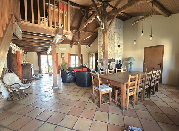 Lacaussade (47150) Bel ensemble en pierre - maison plain pied, studio indépendant, grange et Piscine sur 5000m² possibilité plus