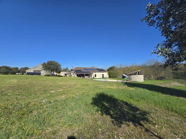 Lacaussade (47150) Bel ensemble en pierre - maison plain pied, studio indépendant, grange et Piscine sur 5000m² possibilité plus