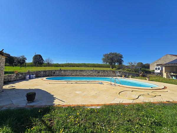Lacaussade (47150) Bel ensemble en pierre - maison plain pied, studio indépendant, grange et Piscine sur 5000m² possibilité plus