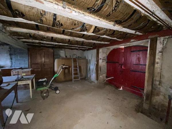 ARNAC, sur terrain d'environ de 6100 m², maison en pierre comprenant s/sol chaufferie avec chau...